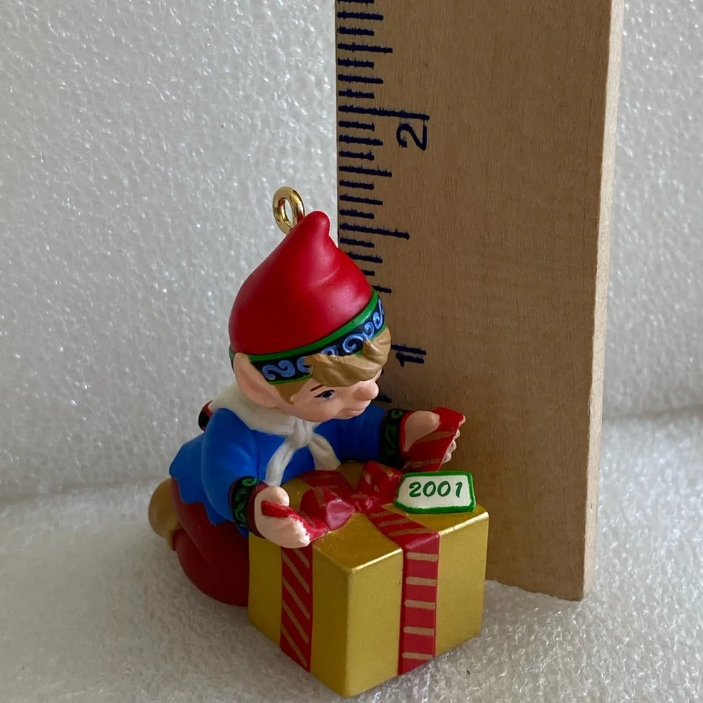 Vintage Christmas 2001 Hallmark Keepsake Ornament 